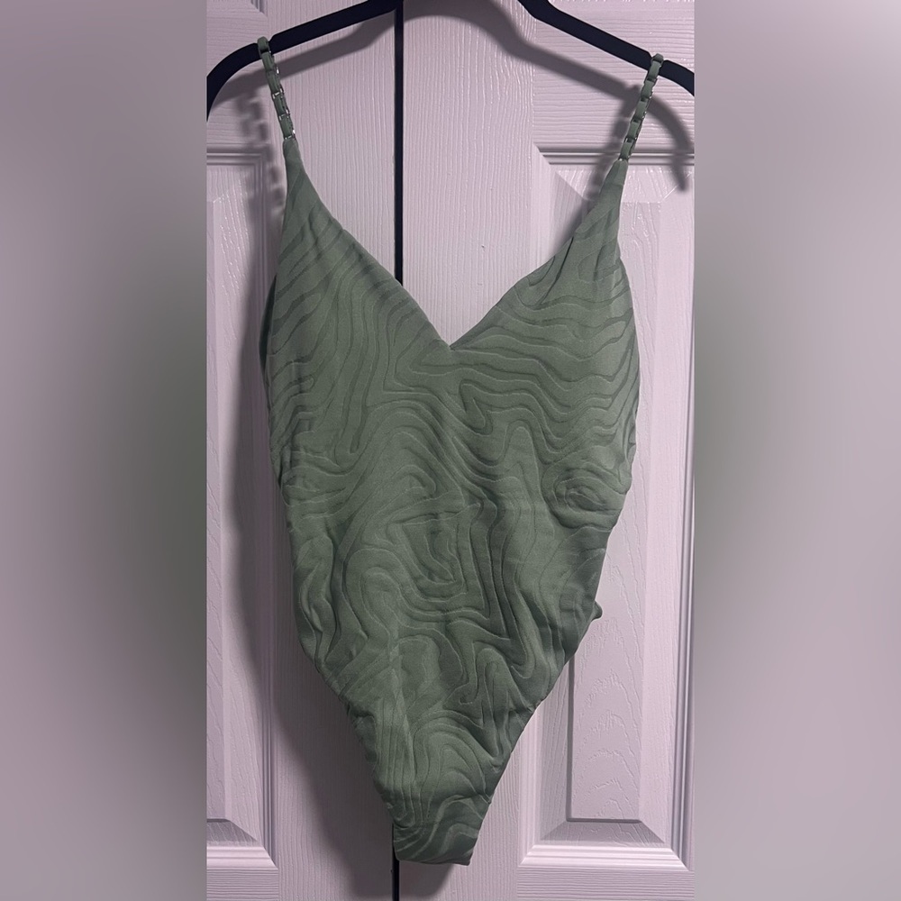 Seafolly Australia NWOT One Piece Green Bathing Suit With Link Straps
